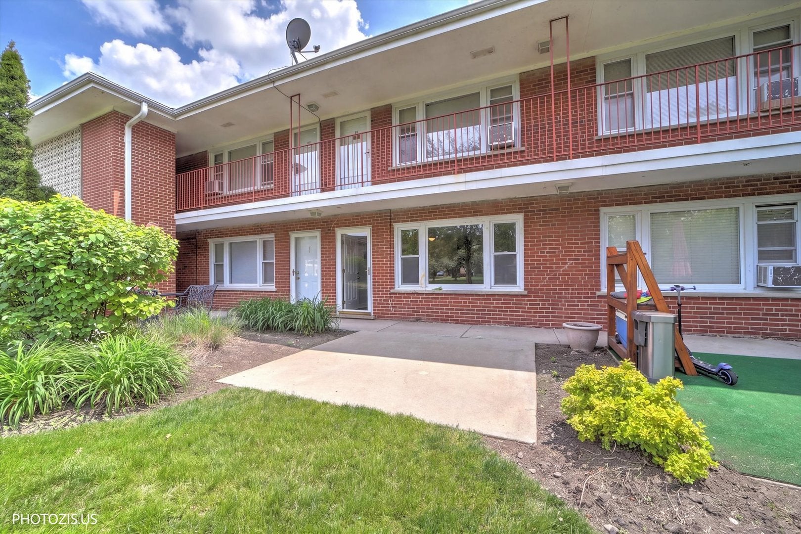 1111 Holiday Lane 3 — photo