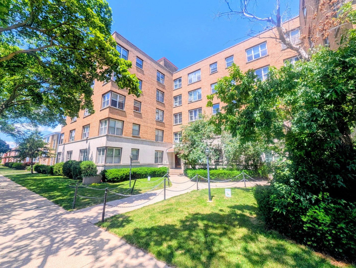 2610 W Balmoral Avenue 306 — photo