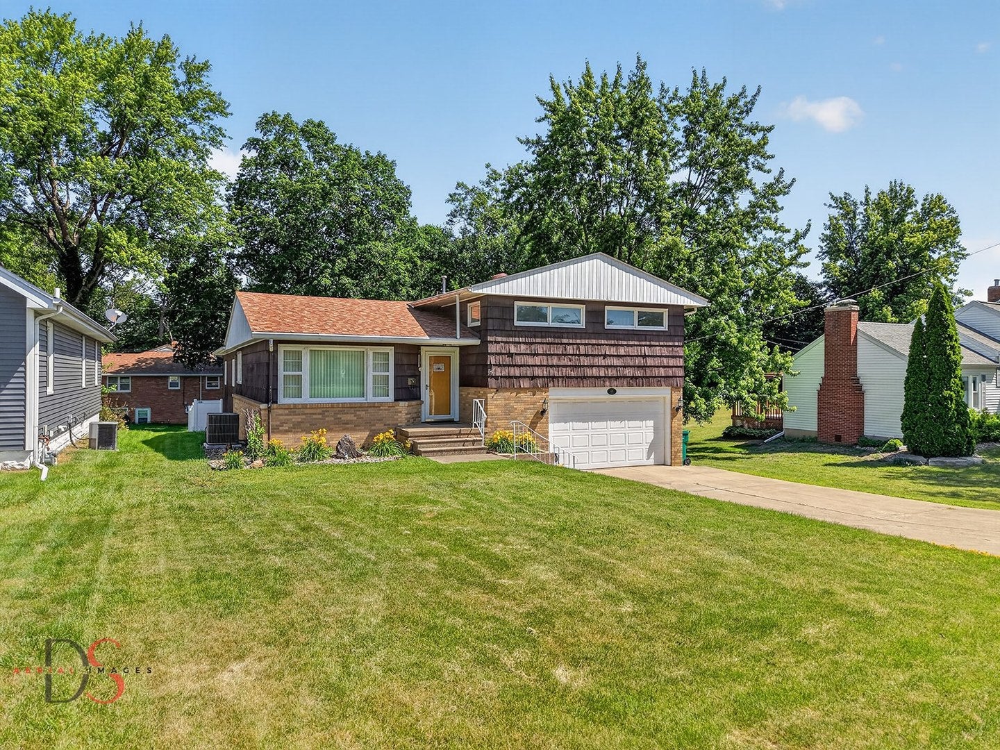 416 W Bluff Street — photo