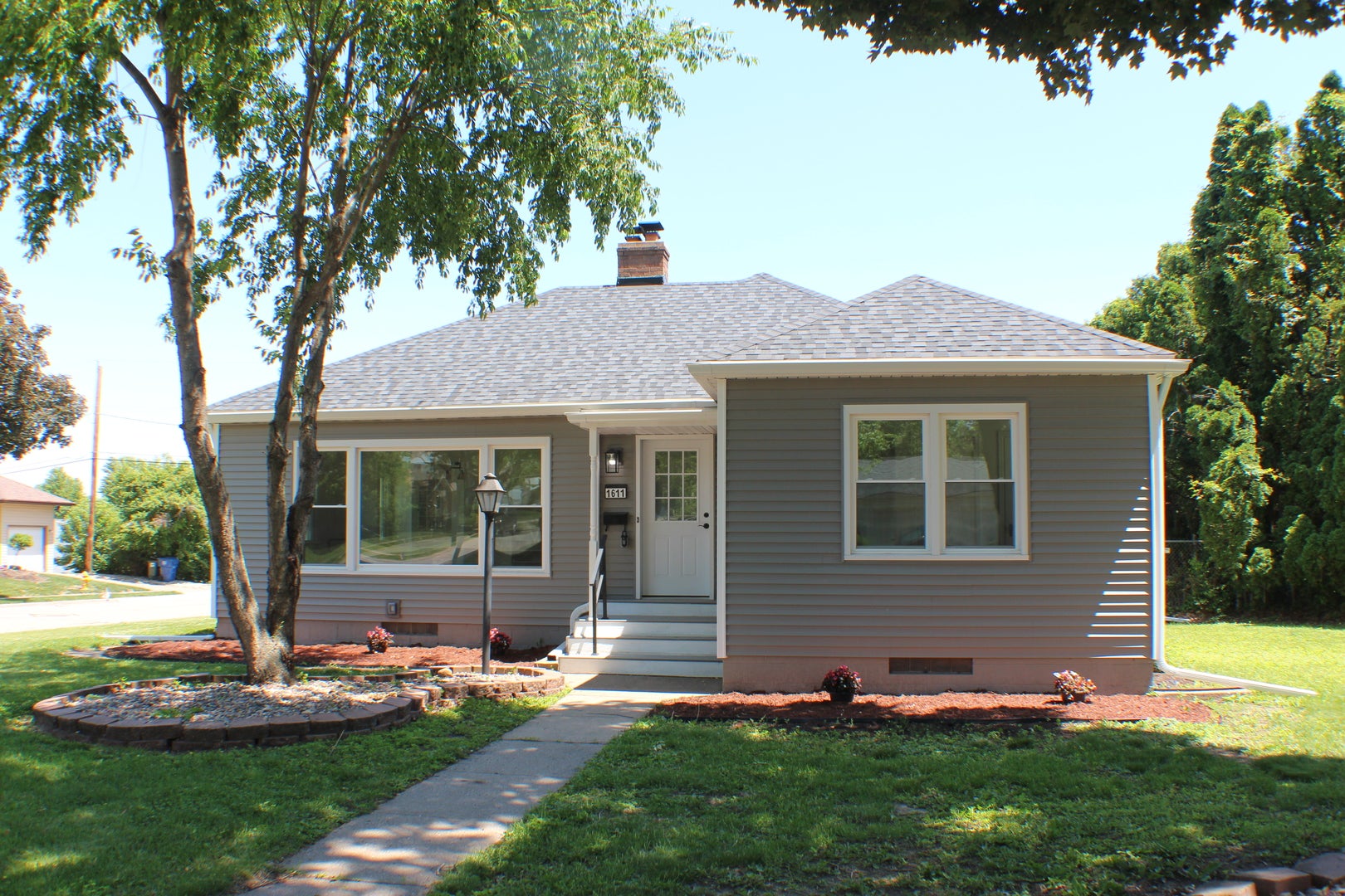1611 Coffelt Avenue — photo