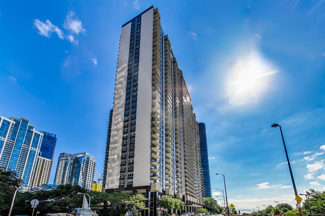 400 E Randolph Street 1621 — photo