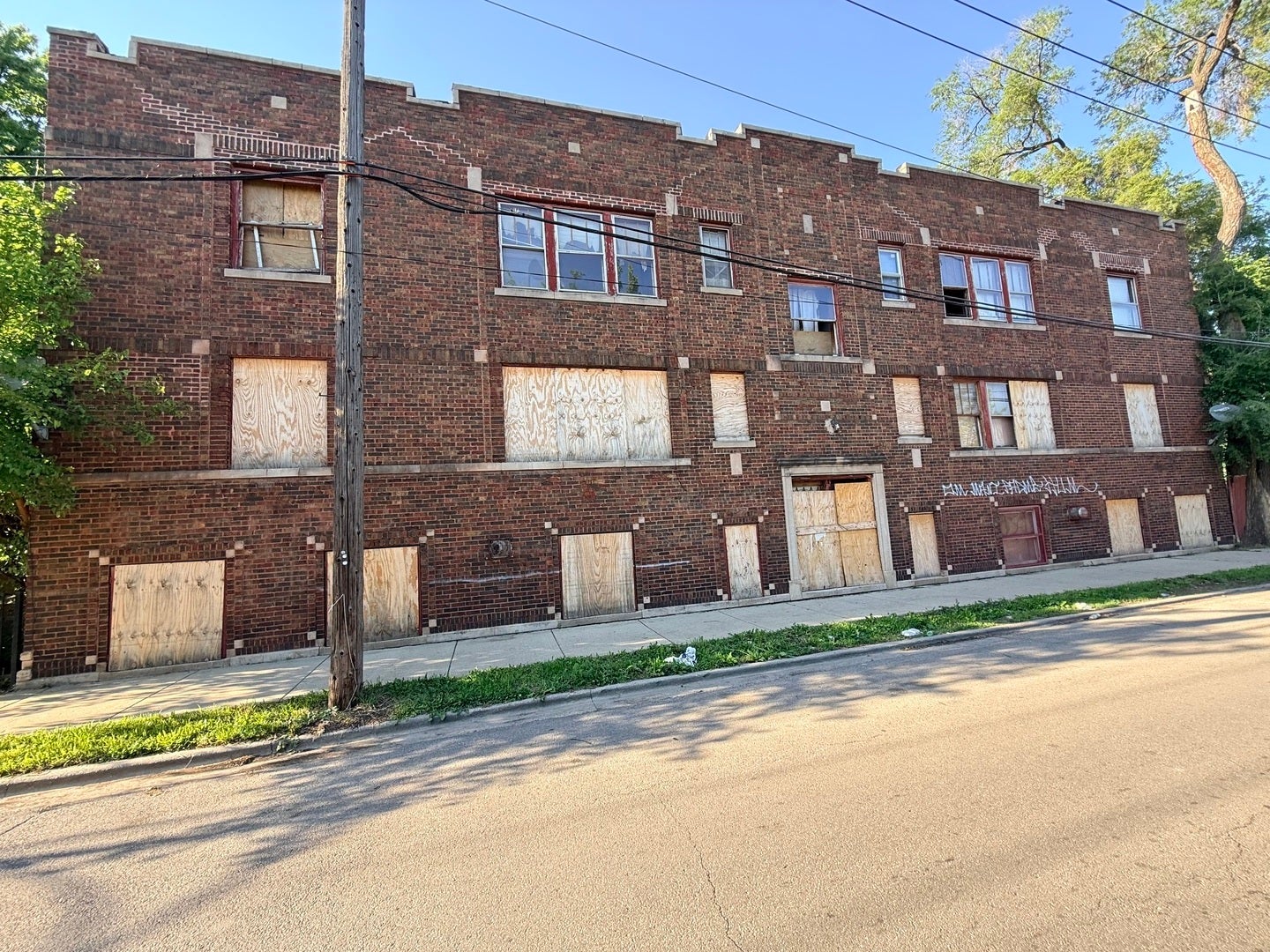 5124 W Kinzie Avenue — photo