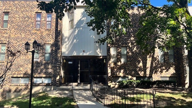 2275 Country Club Drive 11 — photo