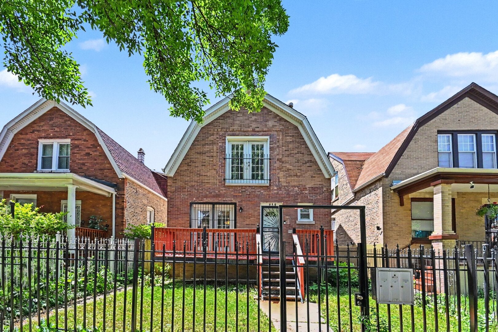 Home in Chicago, IL 60651 — photo 2