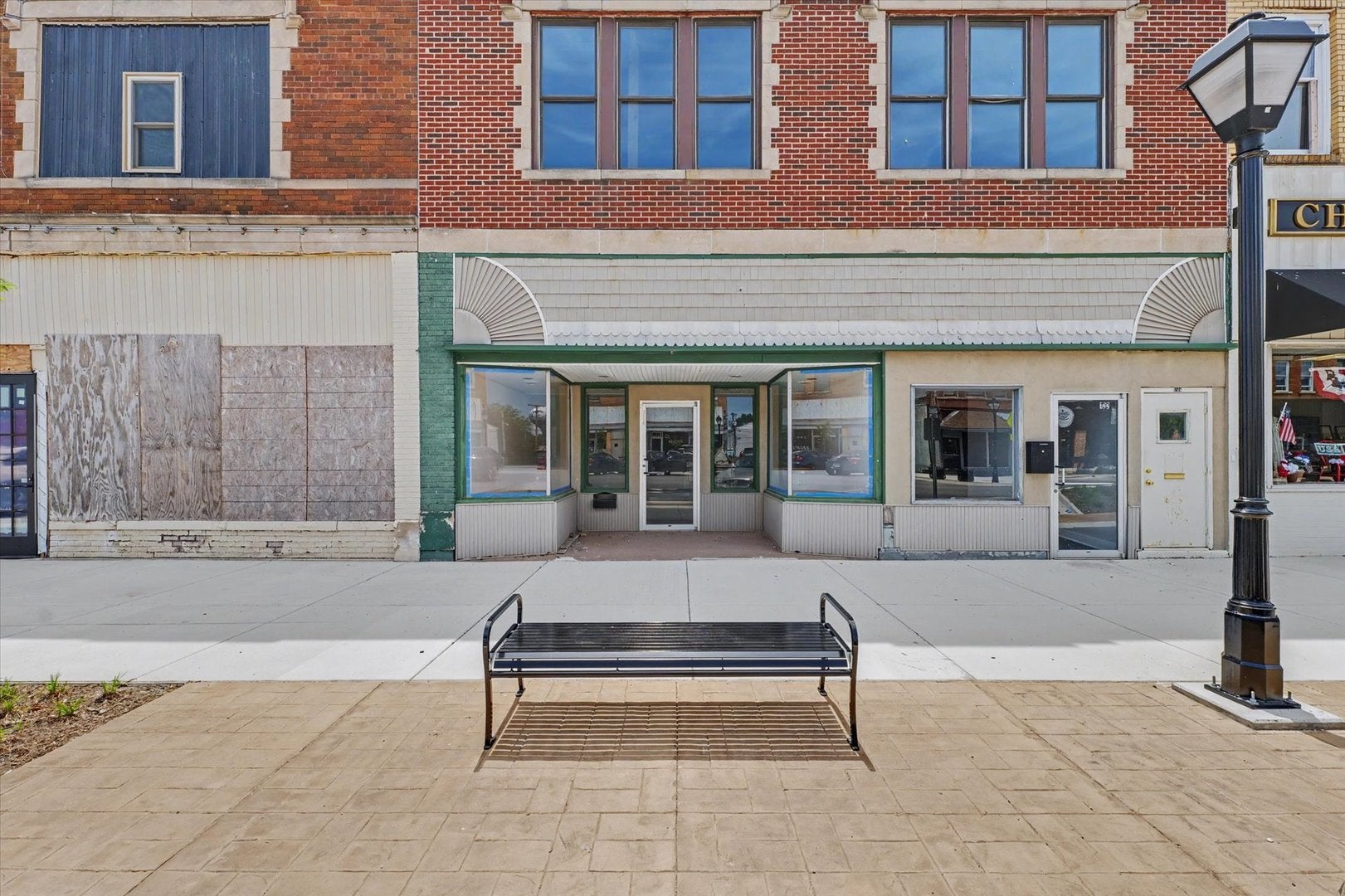 122-124 E Sangamon Avenue — photo