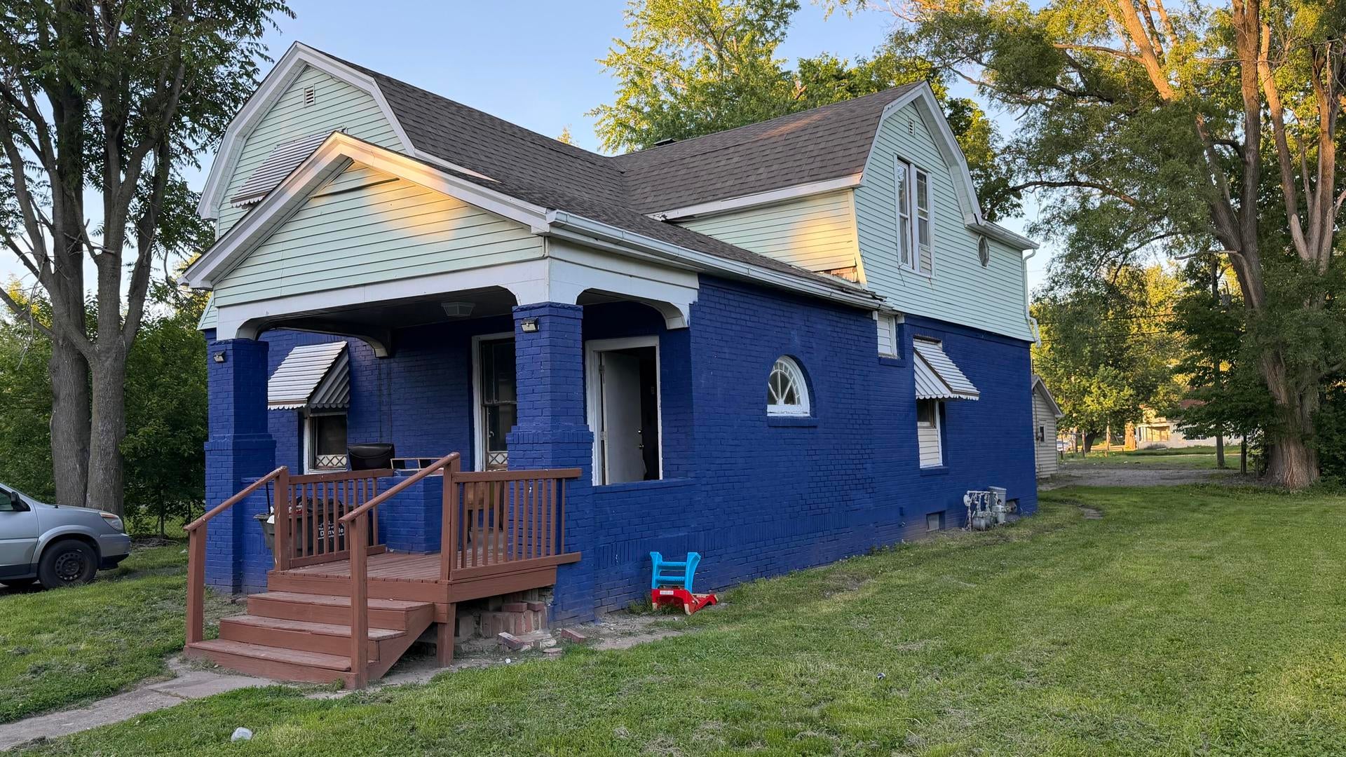 716 Robinson Street — photo