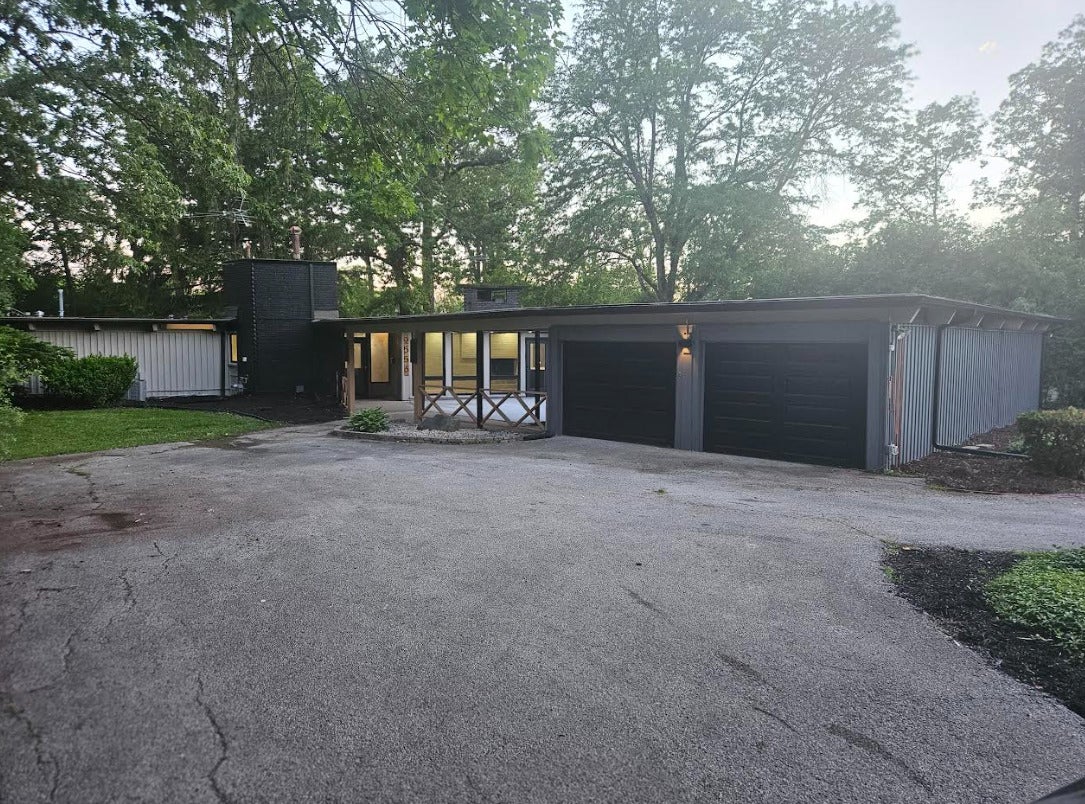 2556 Country Club Drive — photo