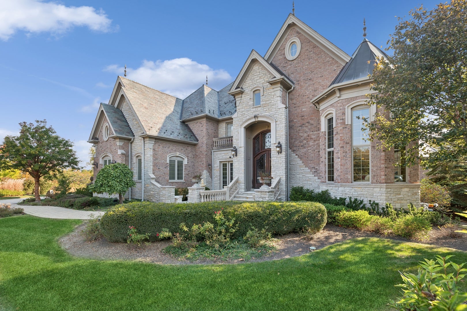 1051 Oakmont Court — photo