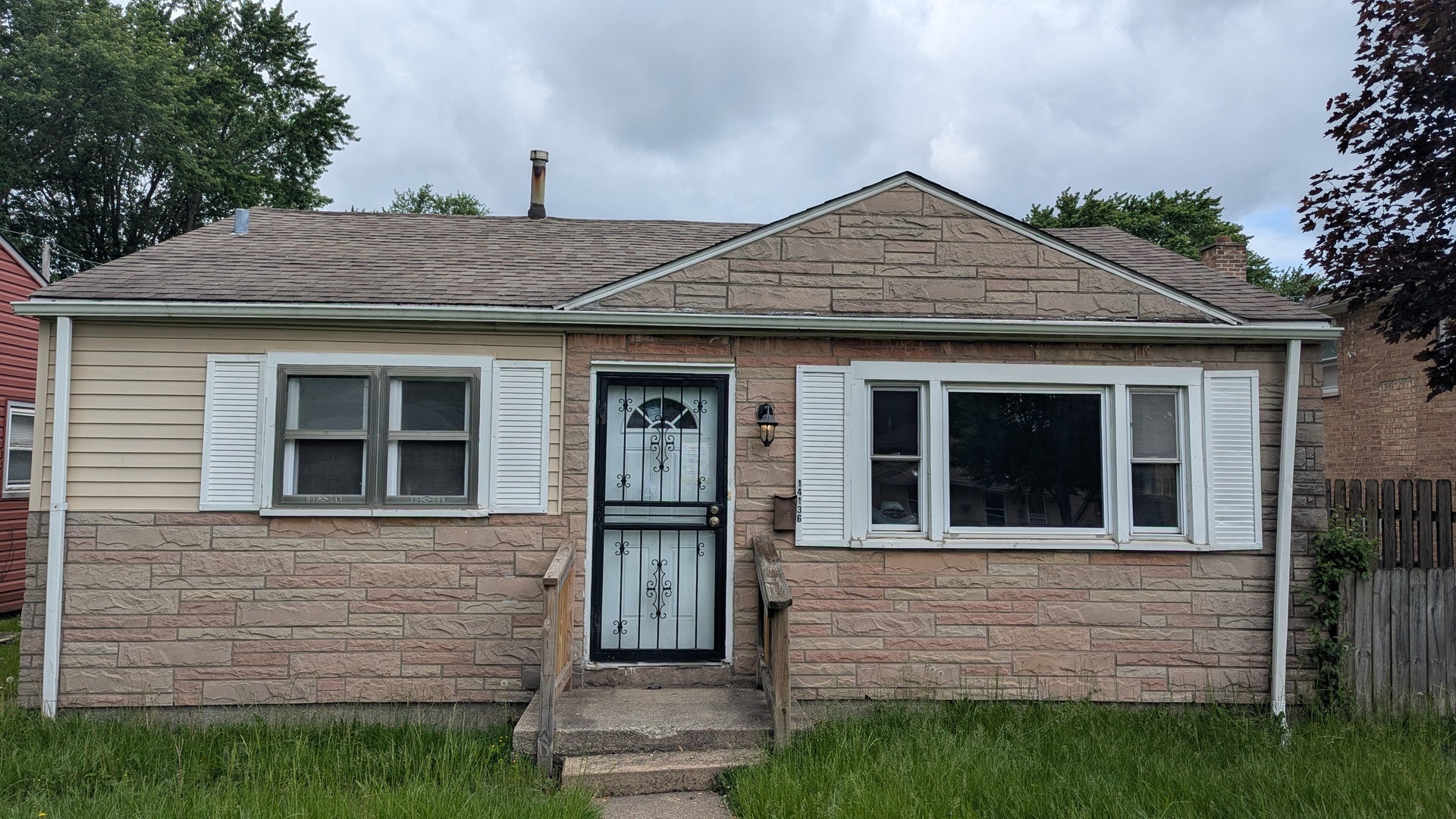 14136 S Hoxie Avenue — photo