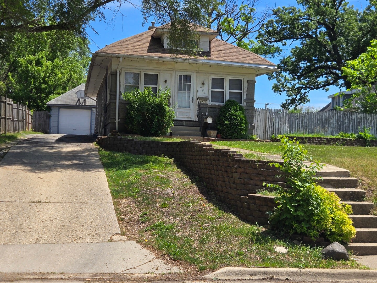 953 Elizabeth Street — photo