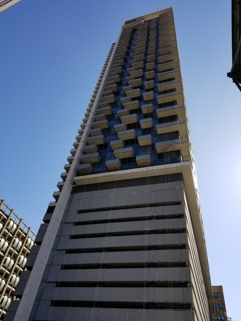 235 W Van Buren Street 3702 — photo