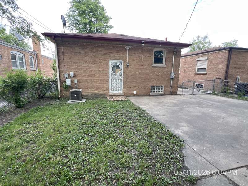 Home in Dolton, IL 60419 — photo 3