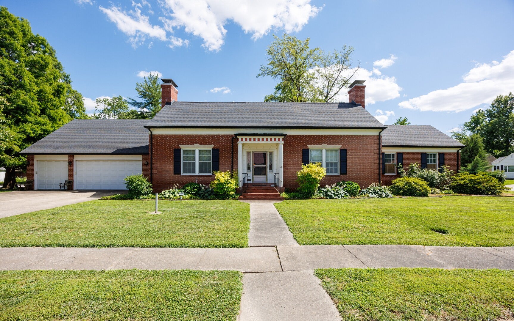 825 W Warmouth Street — photo