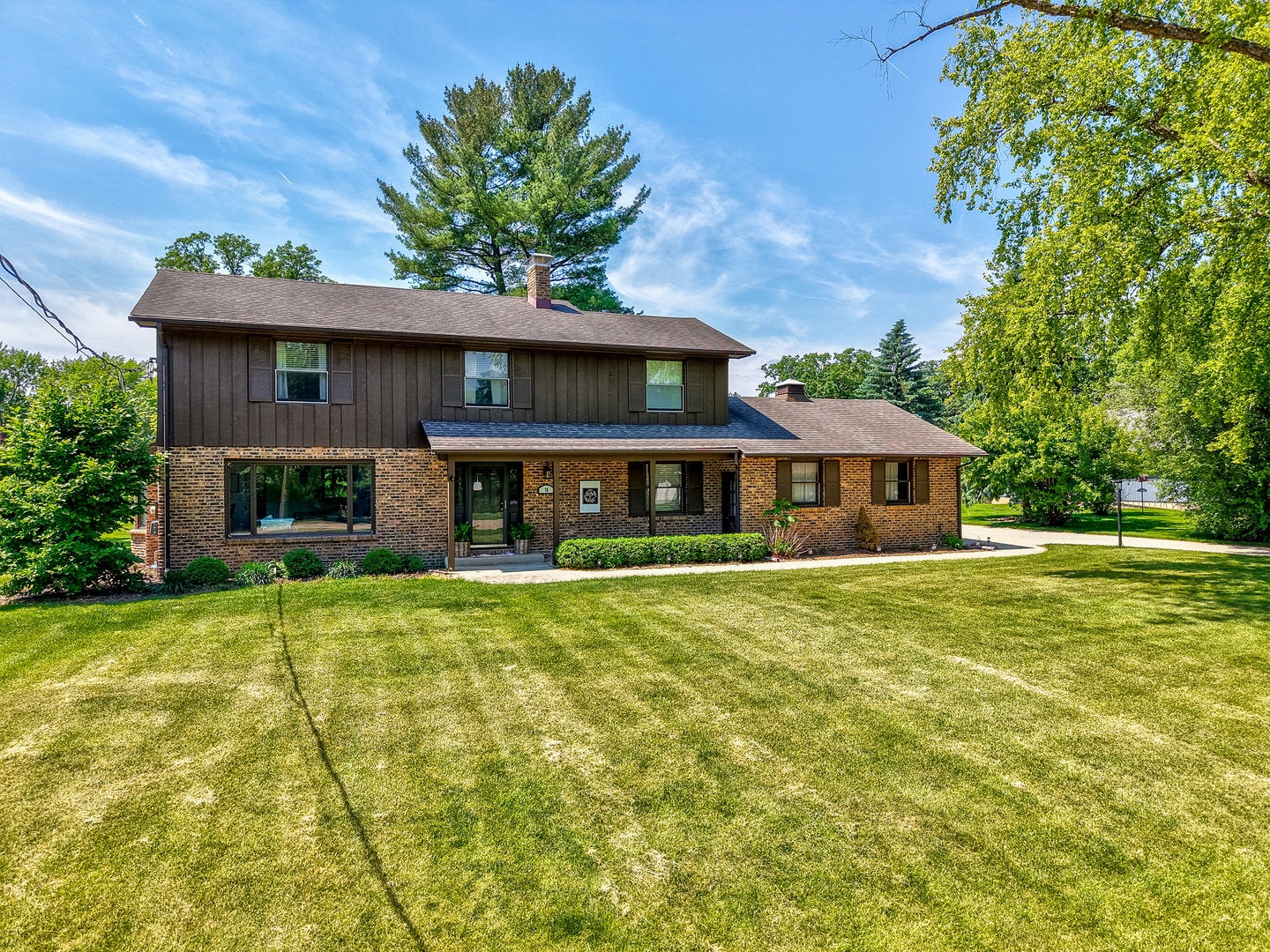 15 Oaklane Drive — photo