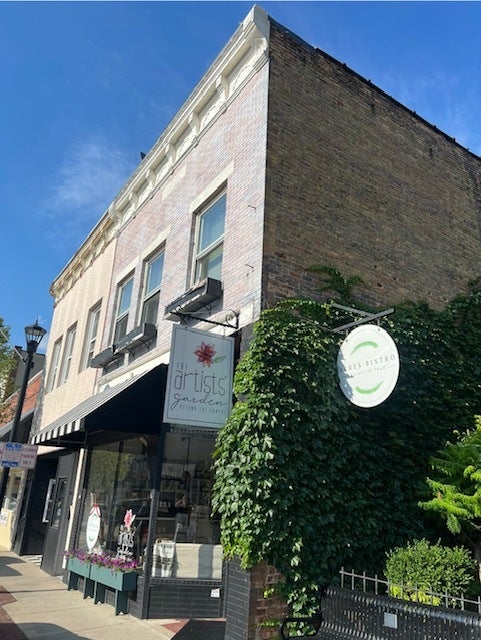 407 Lincoln Highway — photo