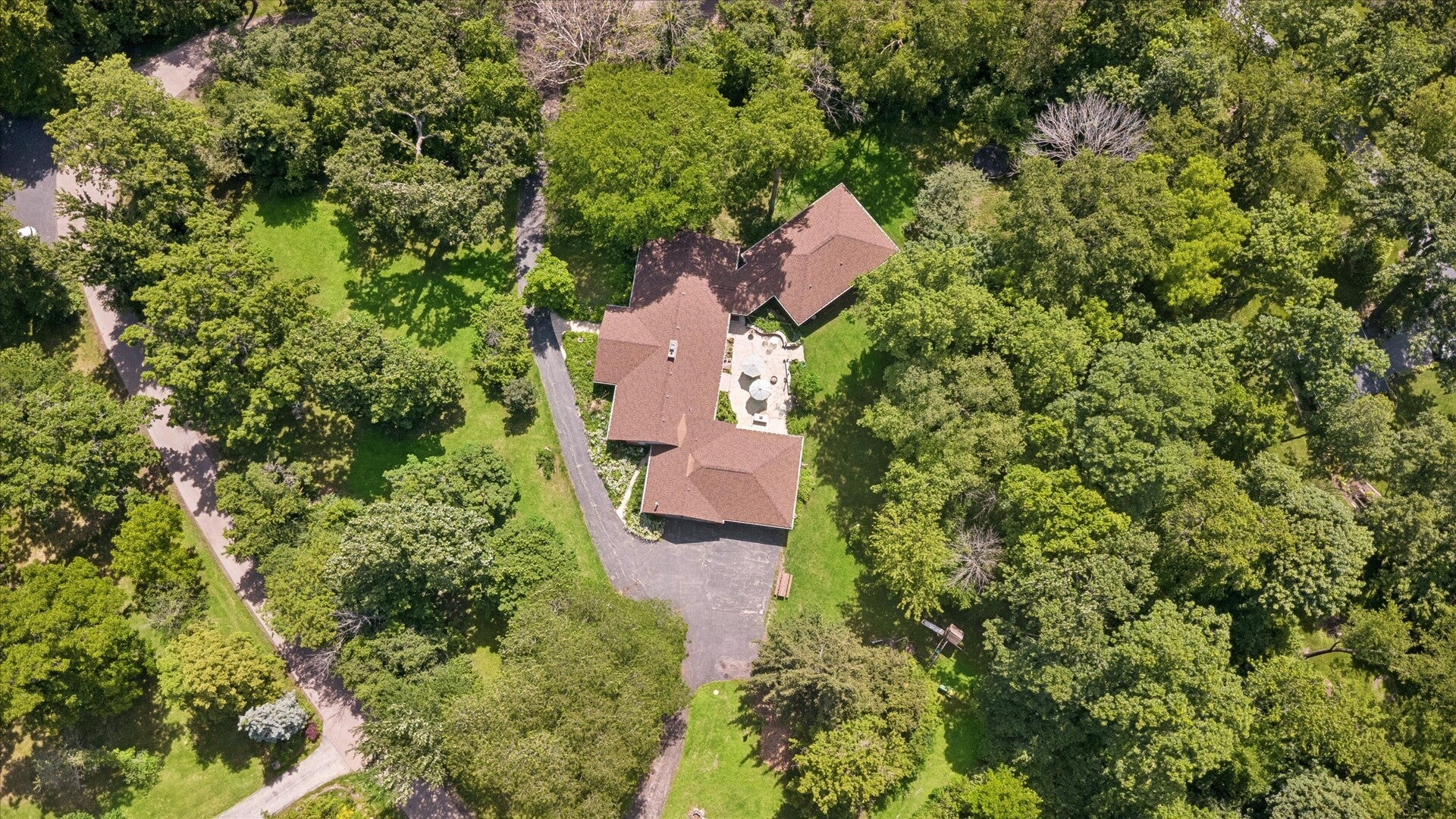40W109 Wildwood Drive — photo