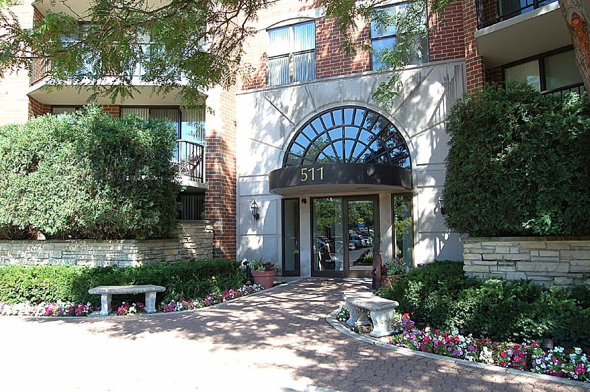 511 Aurora Avenue 418 — photo