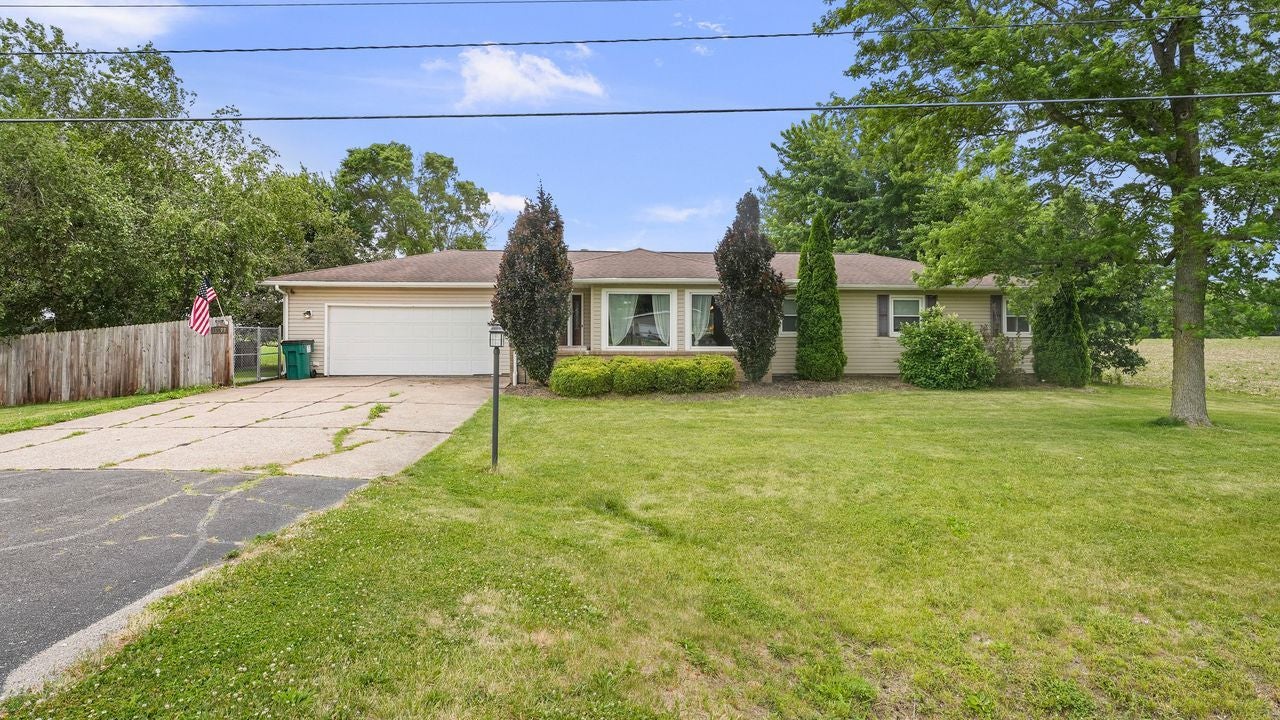 10009 Wolf Road — photo