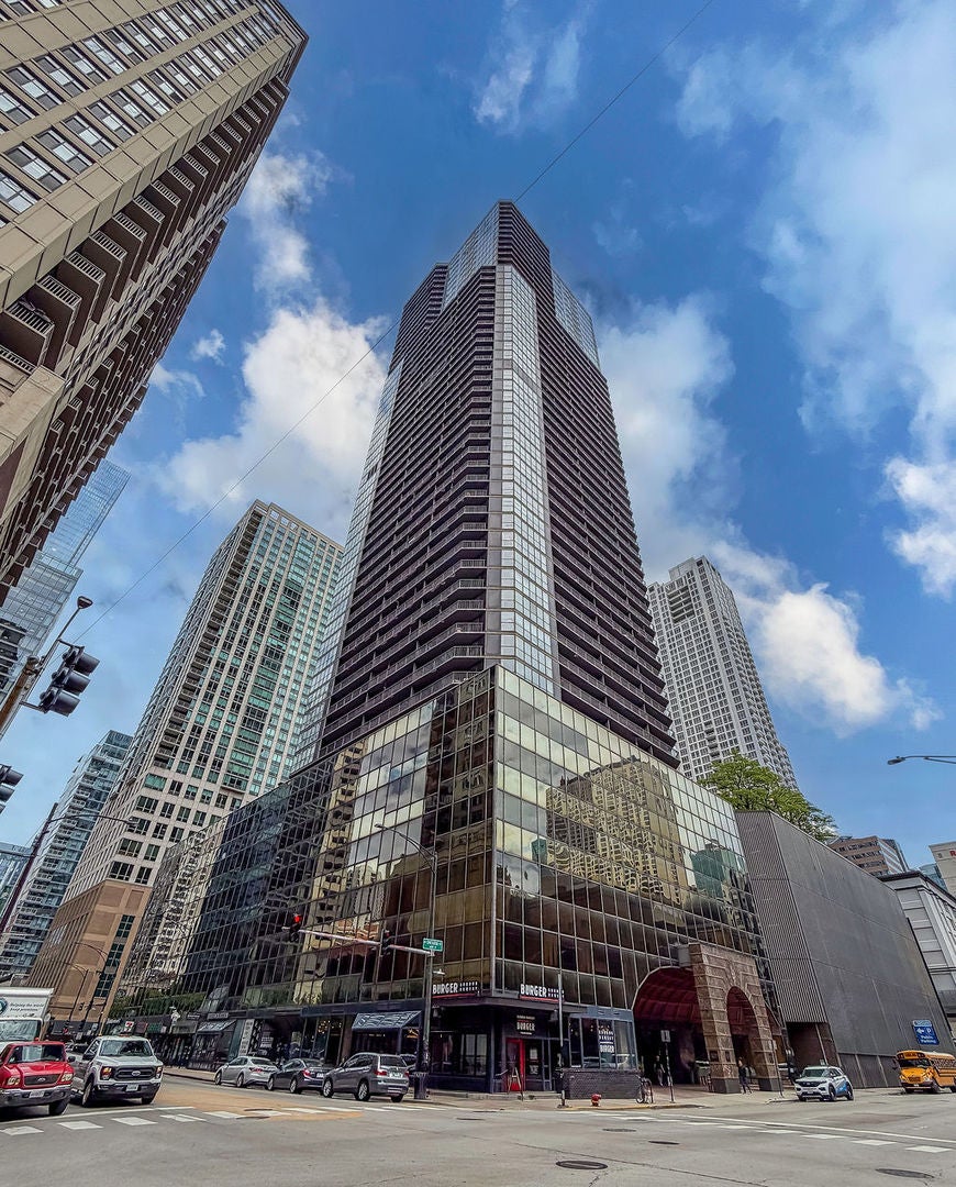 10 E Ontario Street 4903 — photo