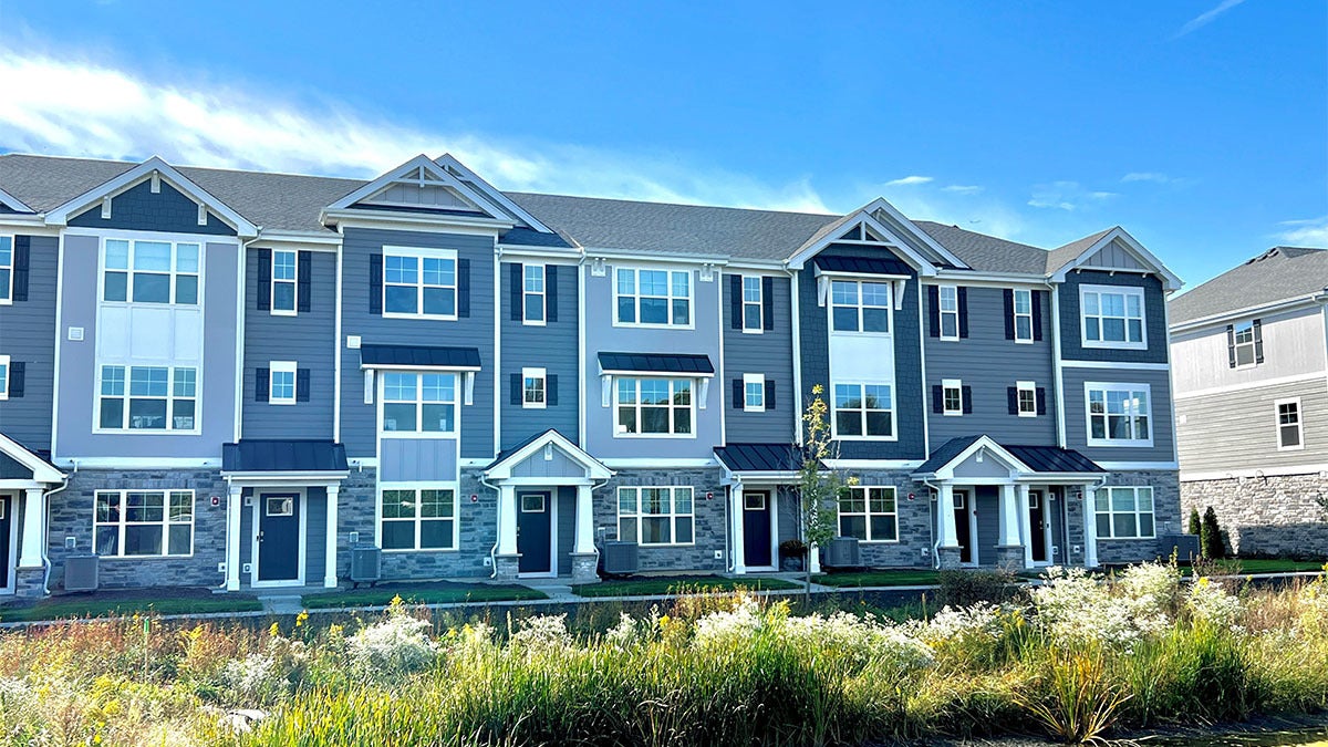 415 Lakeshore Court — photo