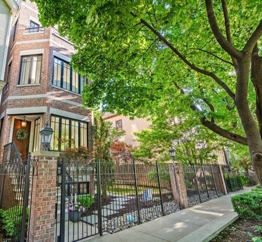 1331 W Wolfram Street — photo
