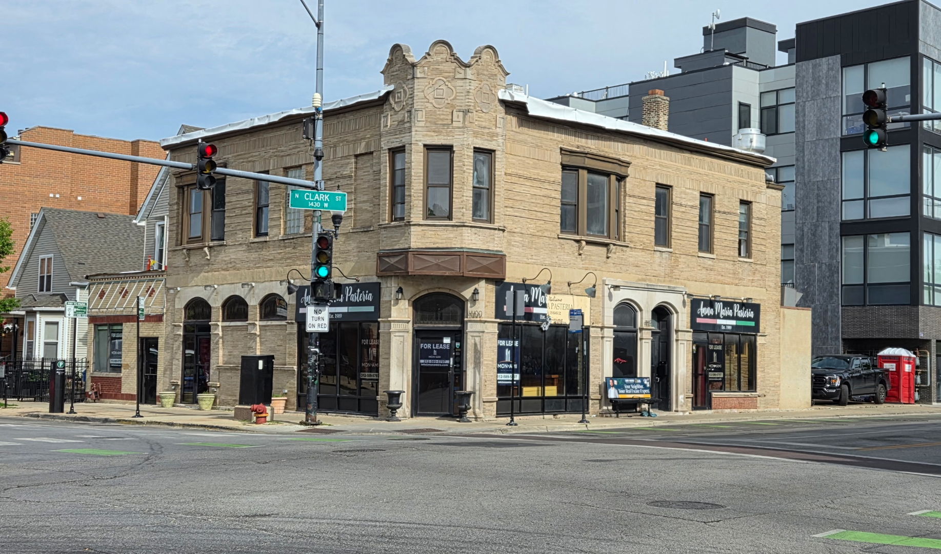 4400 N Clark Street — photo