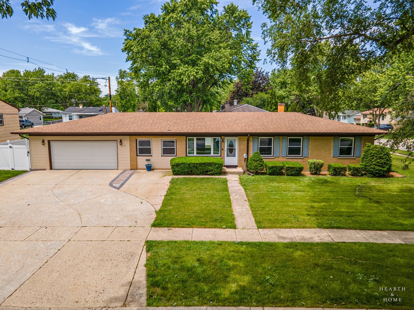 6910 Juniper Street — photo