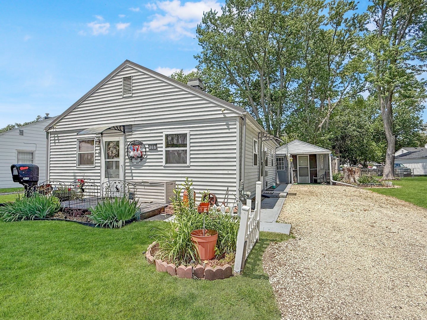 1357 Fairlawn Drive — photo