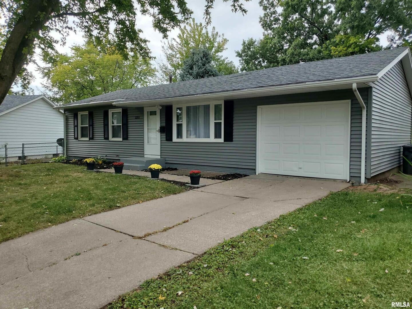 2211 Waveland Drive — photo
