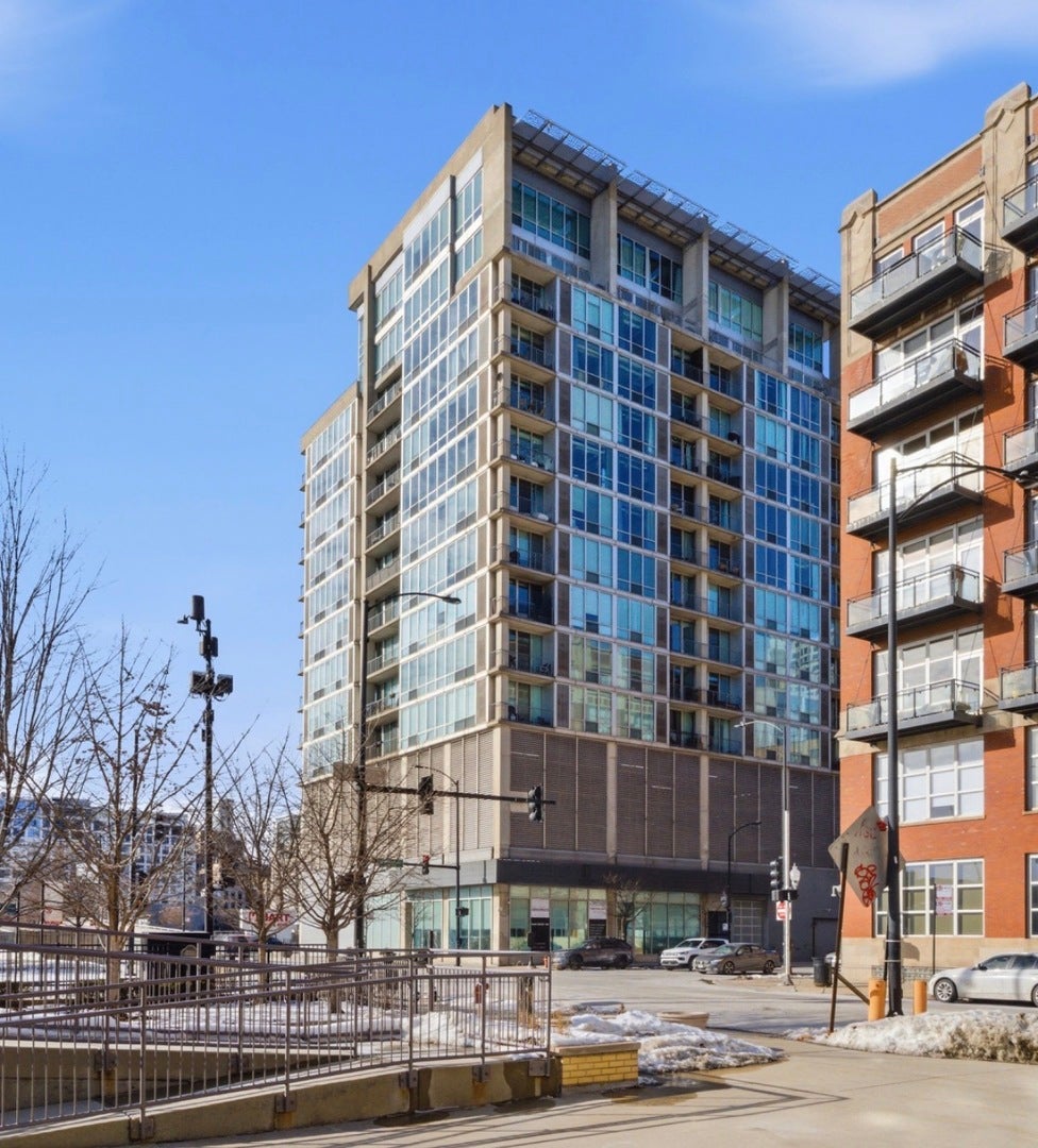 700 W Van Buren Street 602 — photo