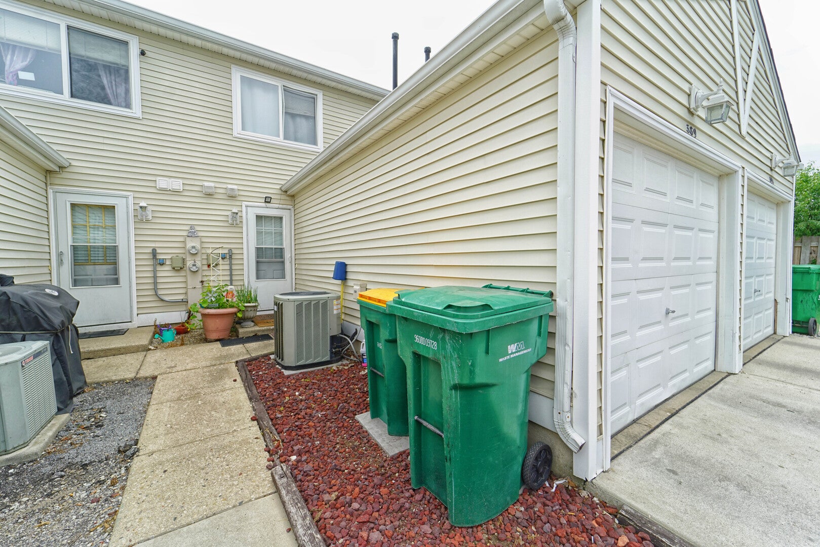 389 Meadow Green Lane 1 — photo