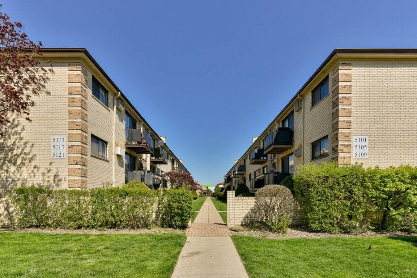 5113 N East River Road 1K — photo