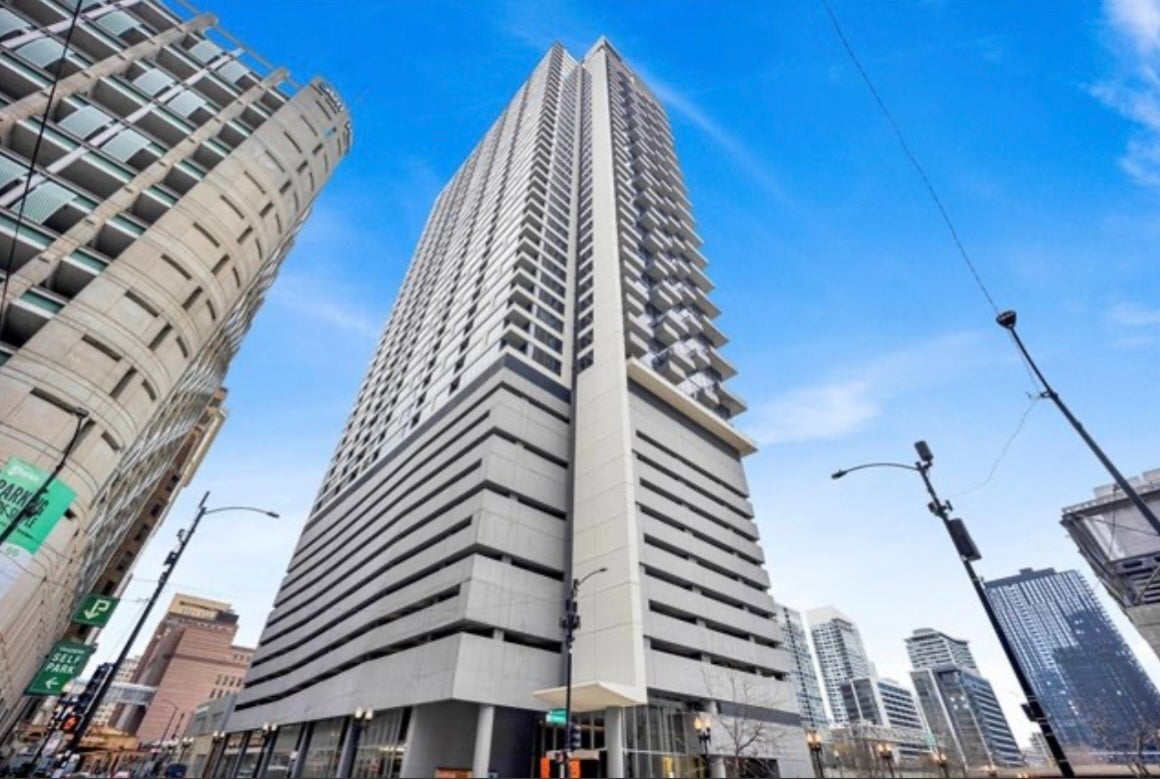 235 W Van Buren Street 2918 — photo