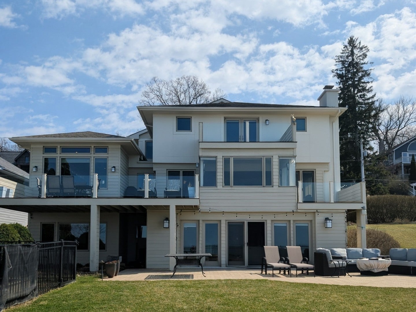 2940 Lake Shore Drive — photo