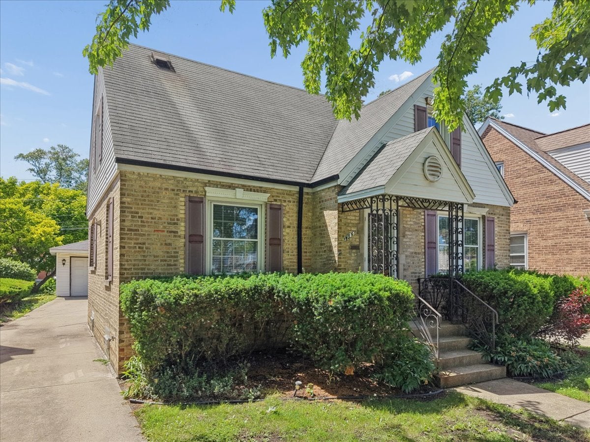 Home in Park Ridge, IL 60068 — photo 2
