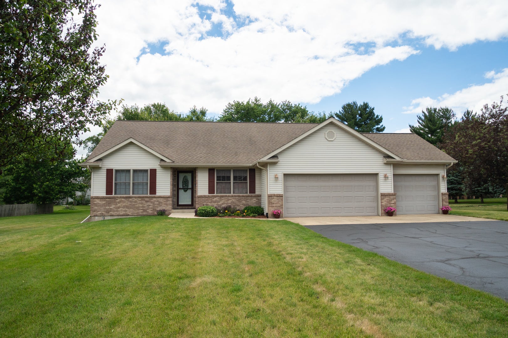 10092 Raindance Drive E — photo