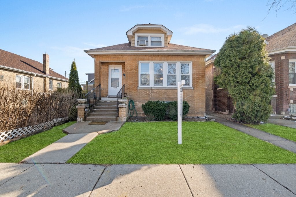 5349 W Fletcher Street — photo