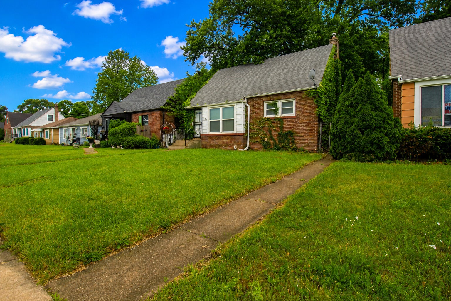 Home in Calumet City, IL 60409 — photo 2