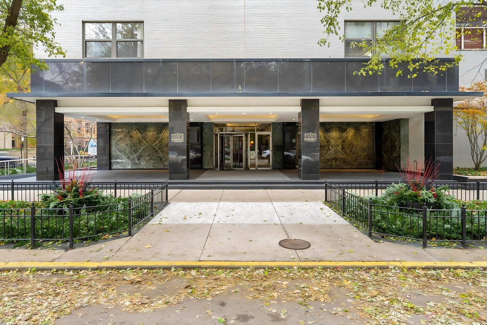 1445 N State Parkway 1904 — photo