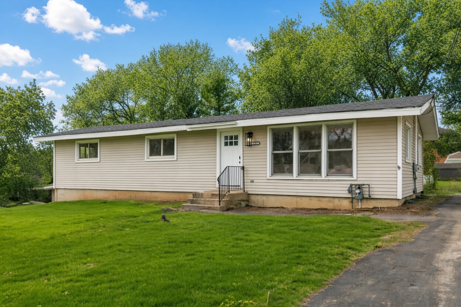 6305 Robert Road — photo
