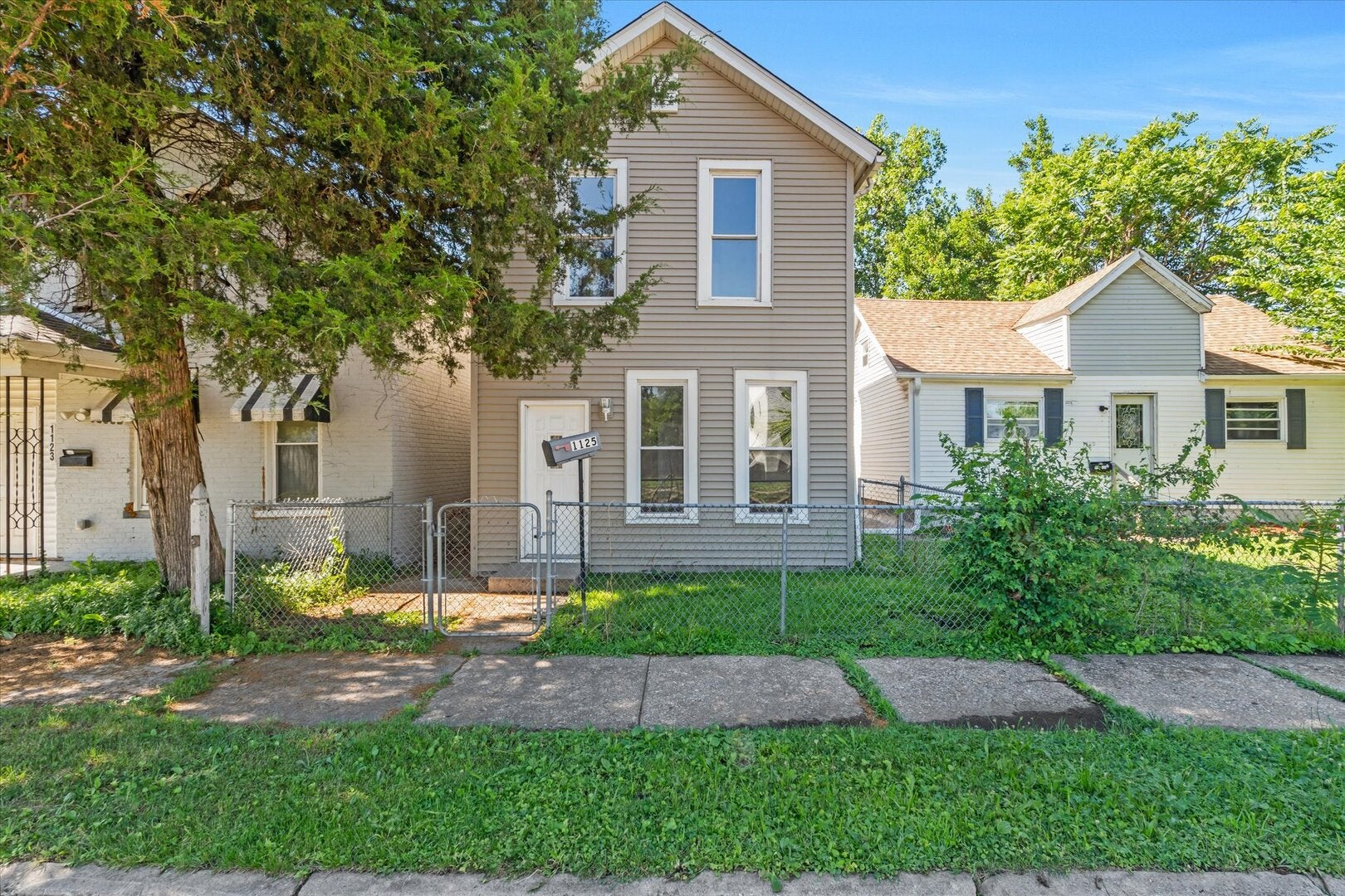 1125 W 5th Street — photo