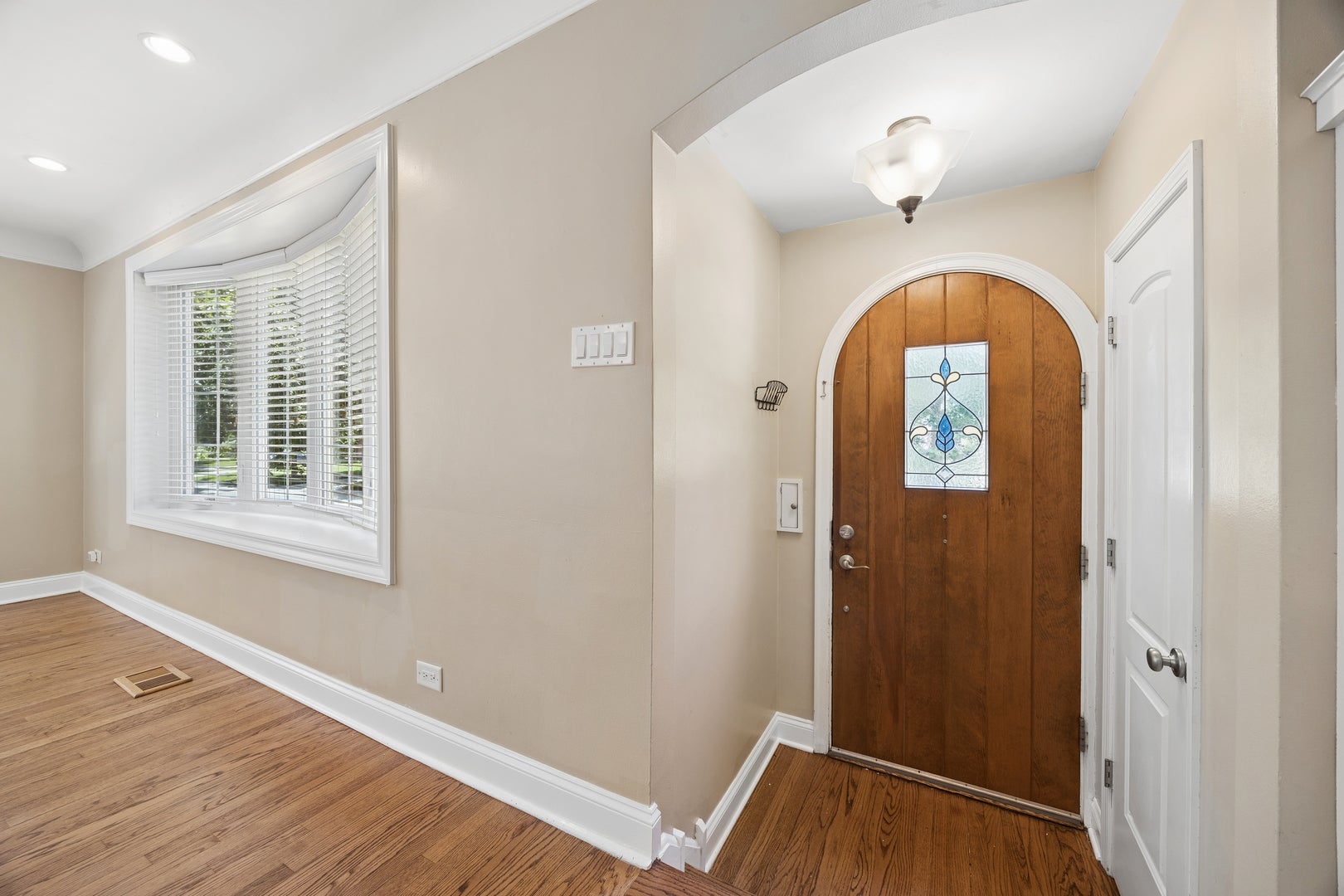 564 Selborne Road, Riverside, IL 60546 — photo 2