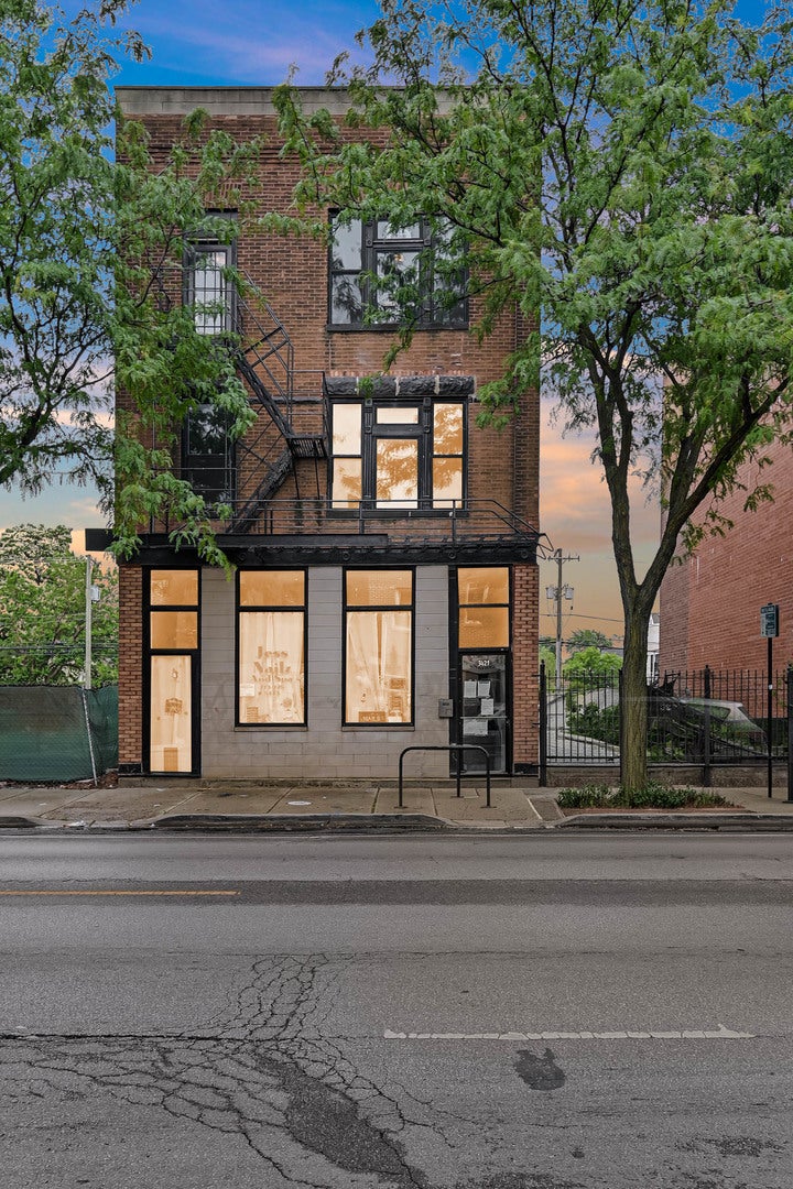 3421 W Armitage Avenue — photo