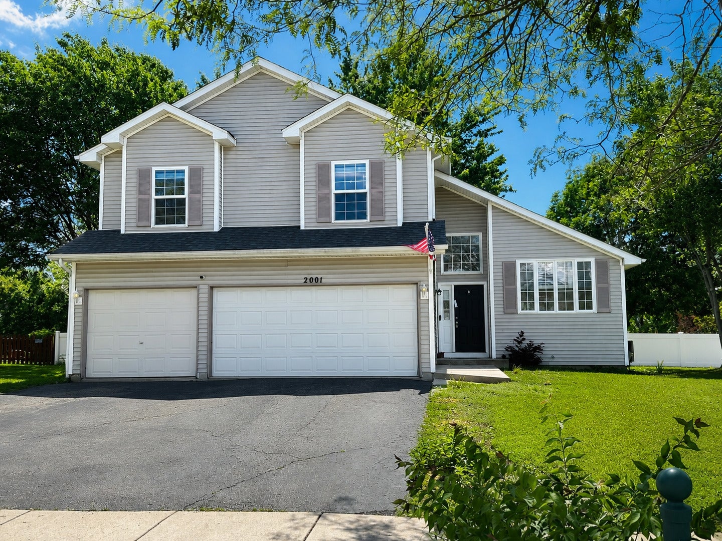2001 Gray Hawk Drive — photo
