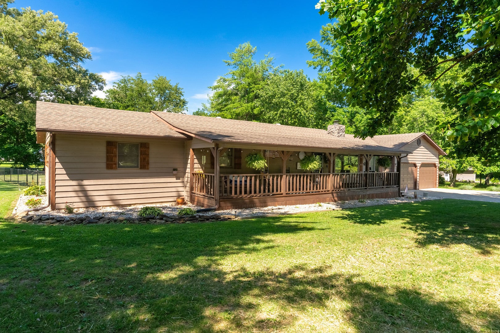 180 White Oak Lane — photo