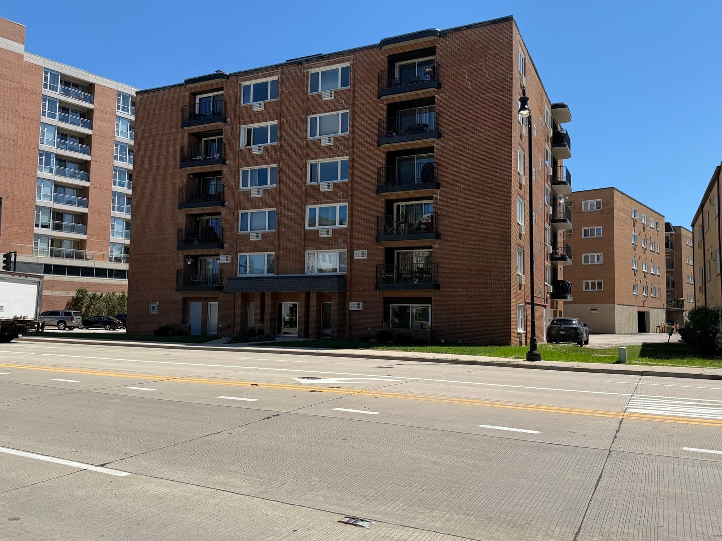 659 Des Plaines Avenue 5D — photo