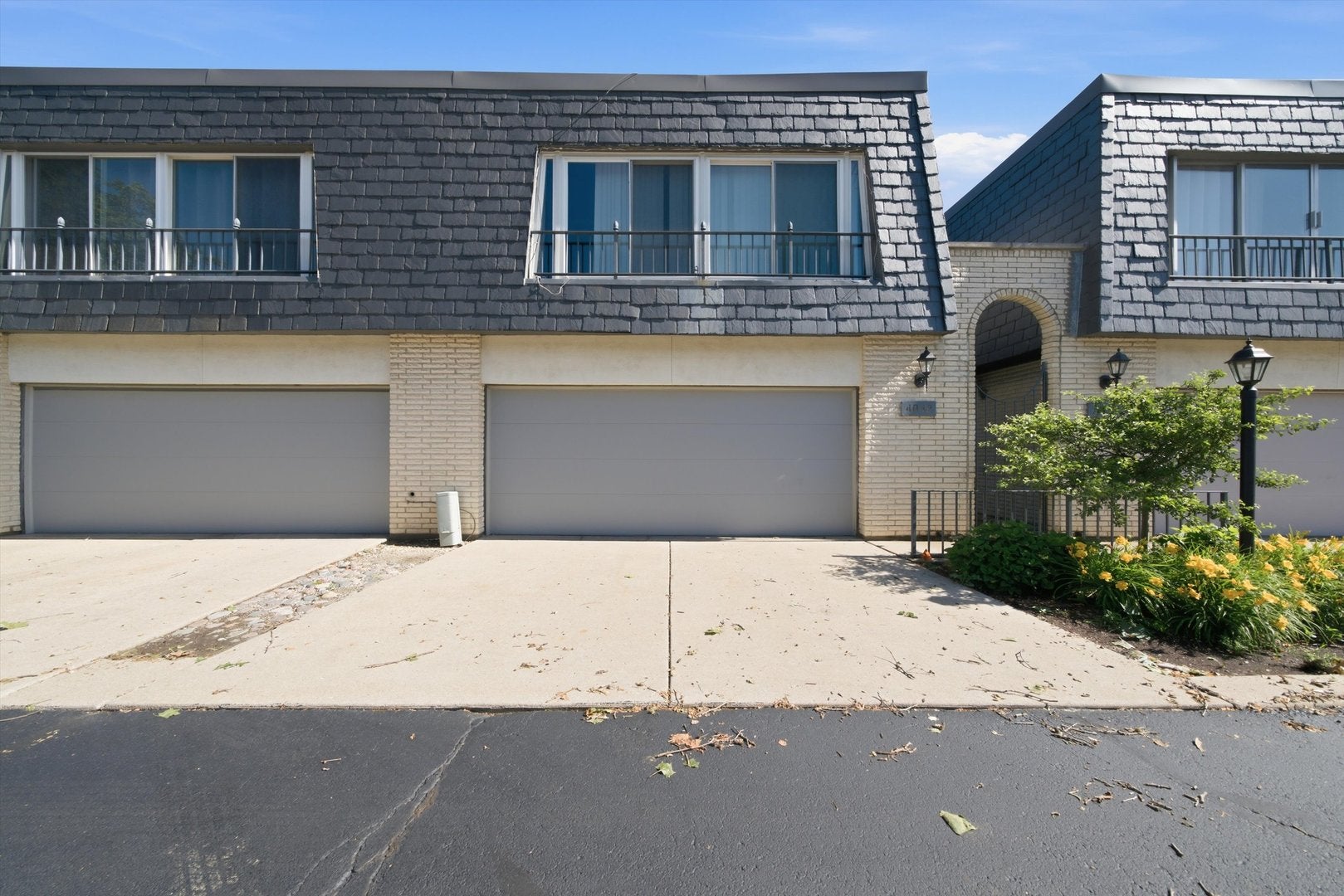 4042 Trafalgar Lane 4042 — photo