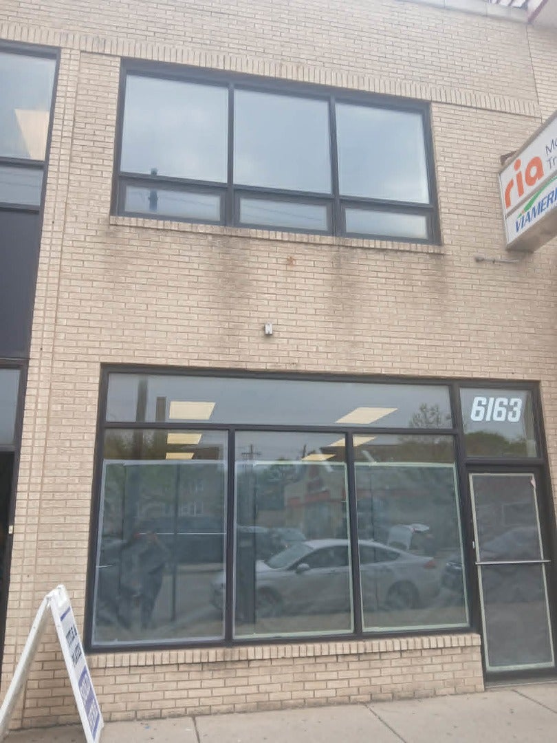 6163 N Broadway Street — photo
