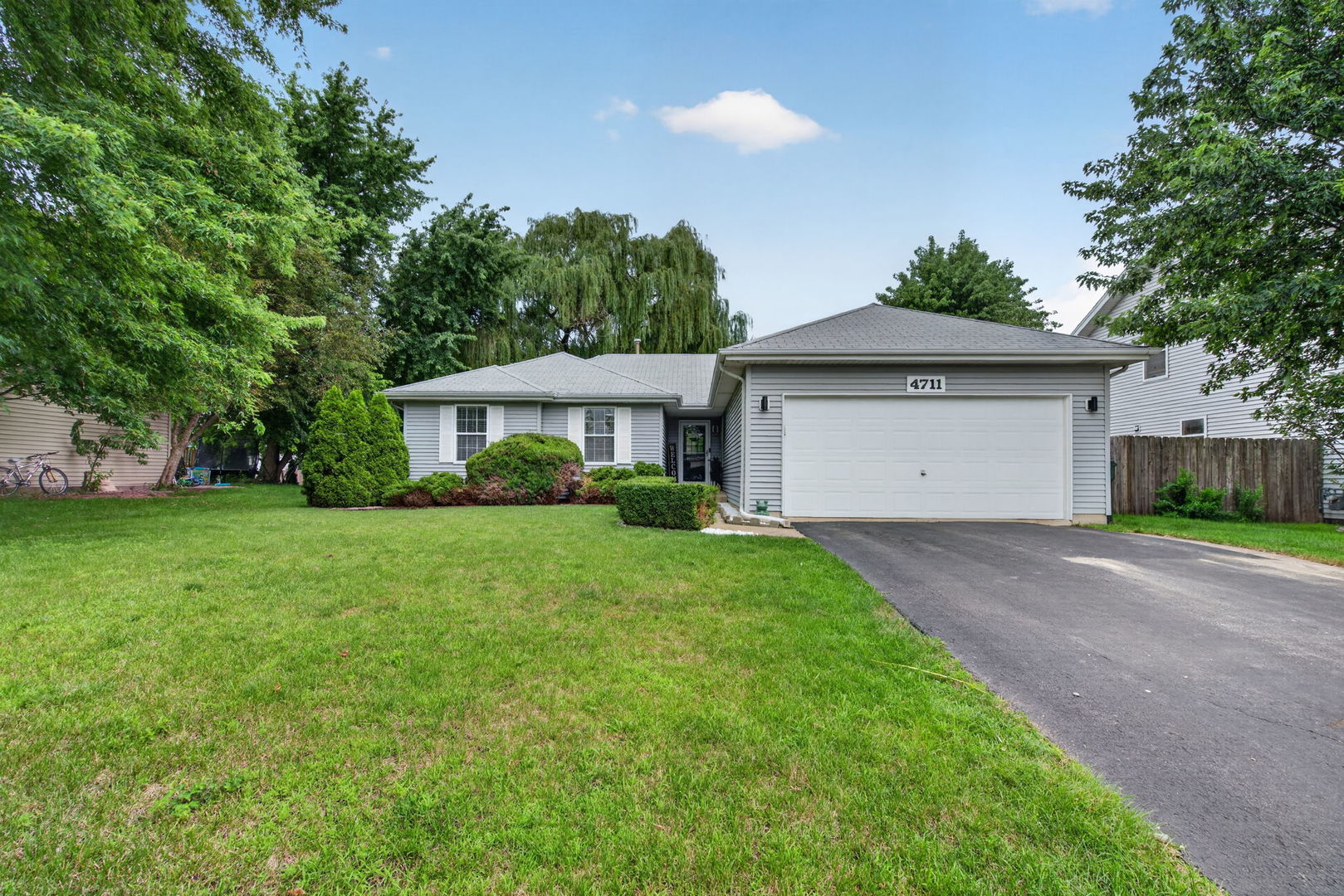4711 Blue Jay Lane — photo