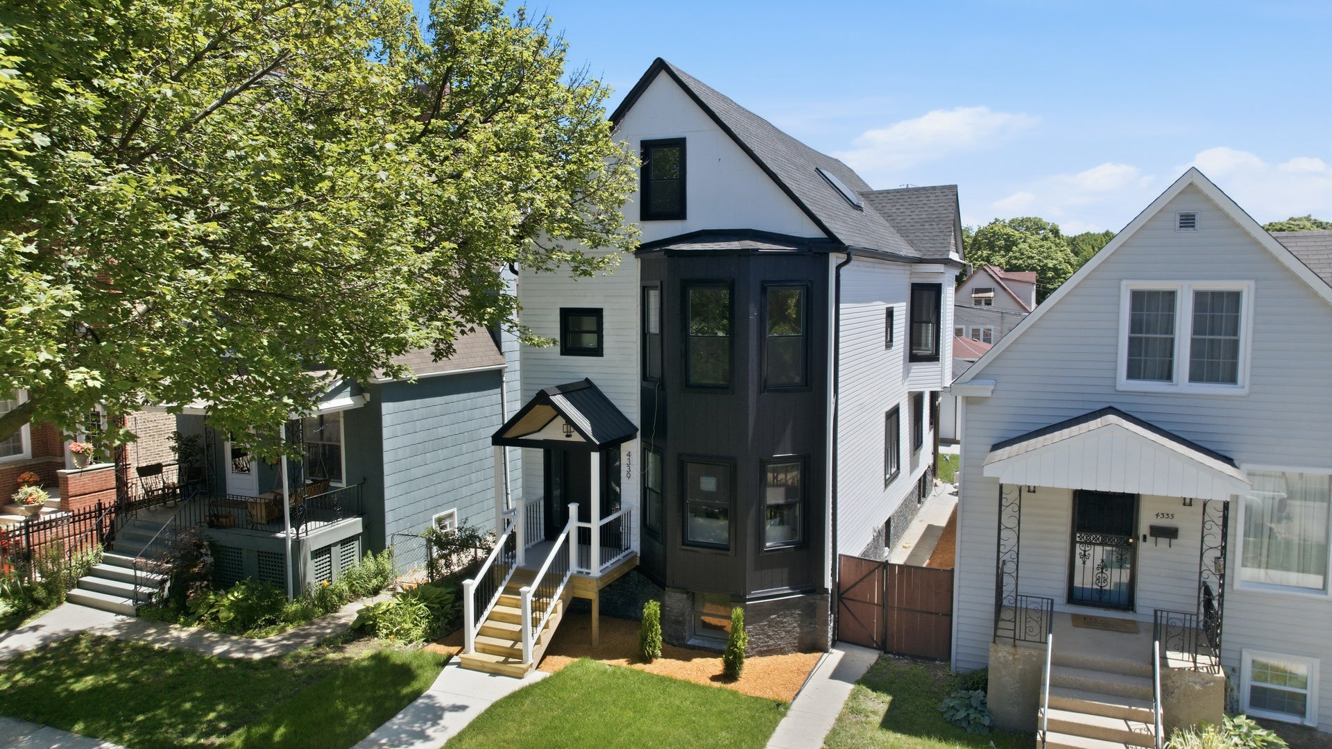 Home in Chicago, IL 60618 — photo 2
